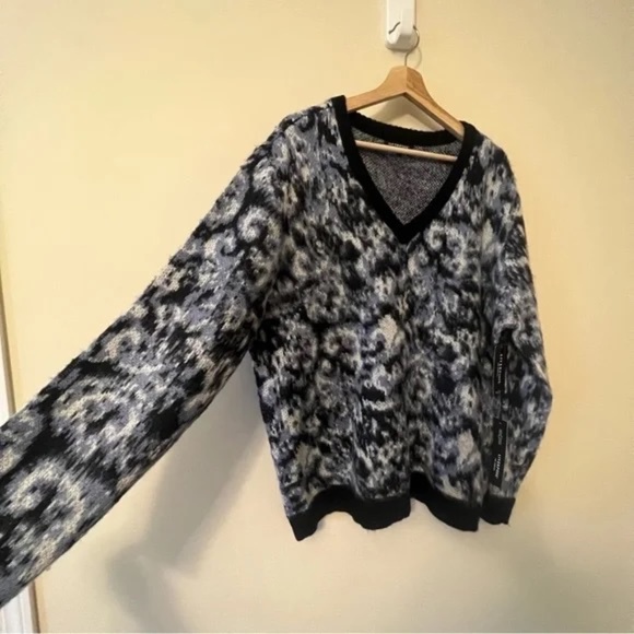 Liverpool XL Fuzzy Abstract V-neck Sweater - Picture 2 of 6
